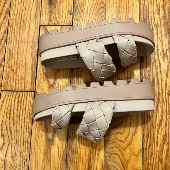 Steve Madden Platform Sandals in the color Tan Size 7 - Picture 4 of 7